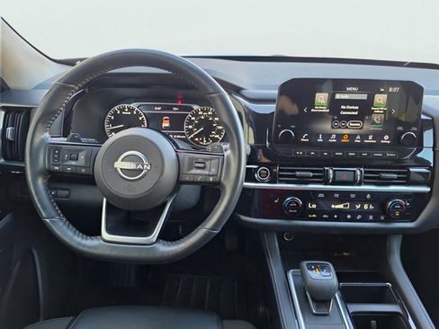 Certified 2022 Nissan Pathfinder SL FWD image 19