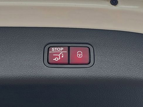 Used 2023 Mercedes-Benz GLC 300 4MATIC image 30