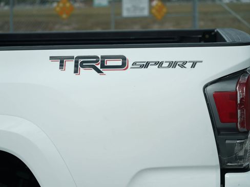 Used 2020 Toyota Tacoma TRD Sport image 4