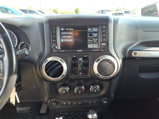 Used 2017 Jeep Wrangler Unlimited Sahara w/ Connectivity Group AWD/4WD image 9