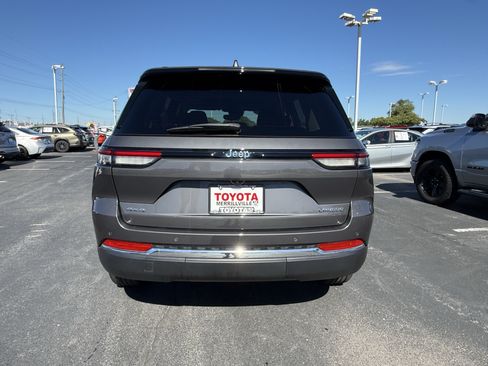 Used 2023 Jeep Grand Cherokee Laredo AWD/4WD image 6