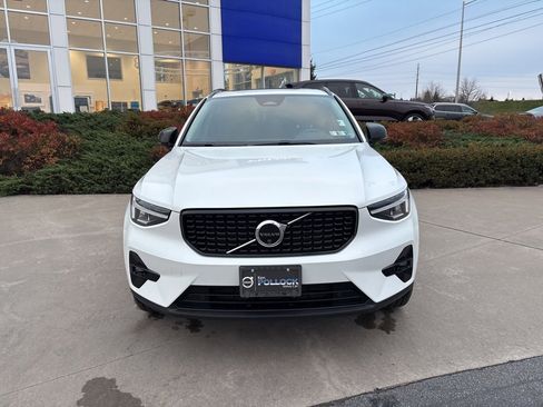 Certified 2025 Volvo XC40 B5 Plus image 2