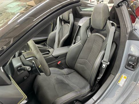 Used 2024 Chevrolet Corvette Stingray Premium Conv w/ Z51 Performance Package RWD image 13