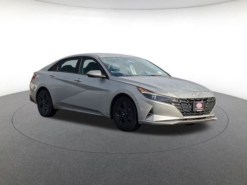 Used 2021 Hyundai Elantra SEL image 1