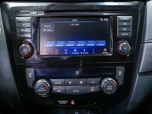 Used 2018 Nissan Rogue SV FWD image 13