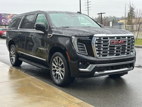 Used 2025 GMC Yukon XL Denali image 7