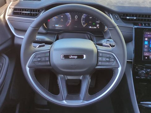 New 2025 Jeep Grand Cherokee Altitude image 24