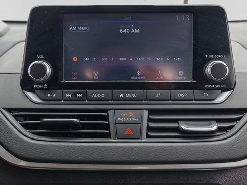 Used 2024 Nissan Altima 2.5 S FWD image 28