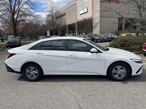 New 2026 Hyundai Elantra SE FWD image 8