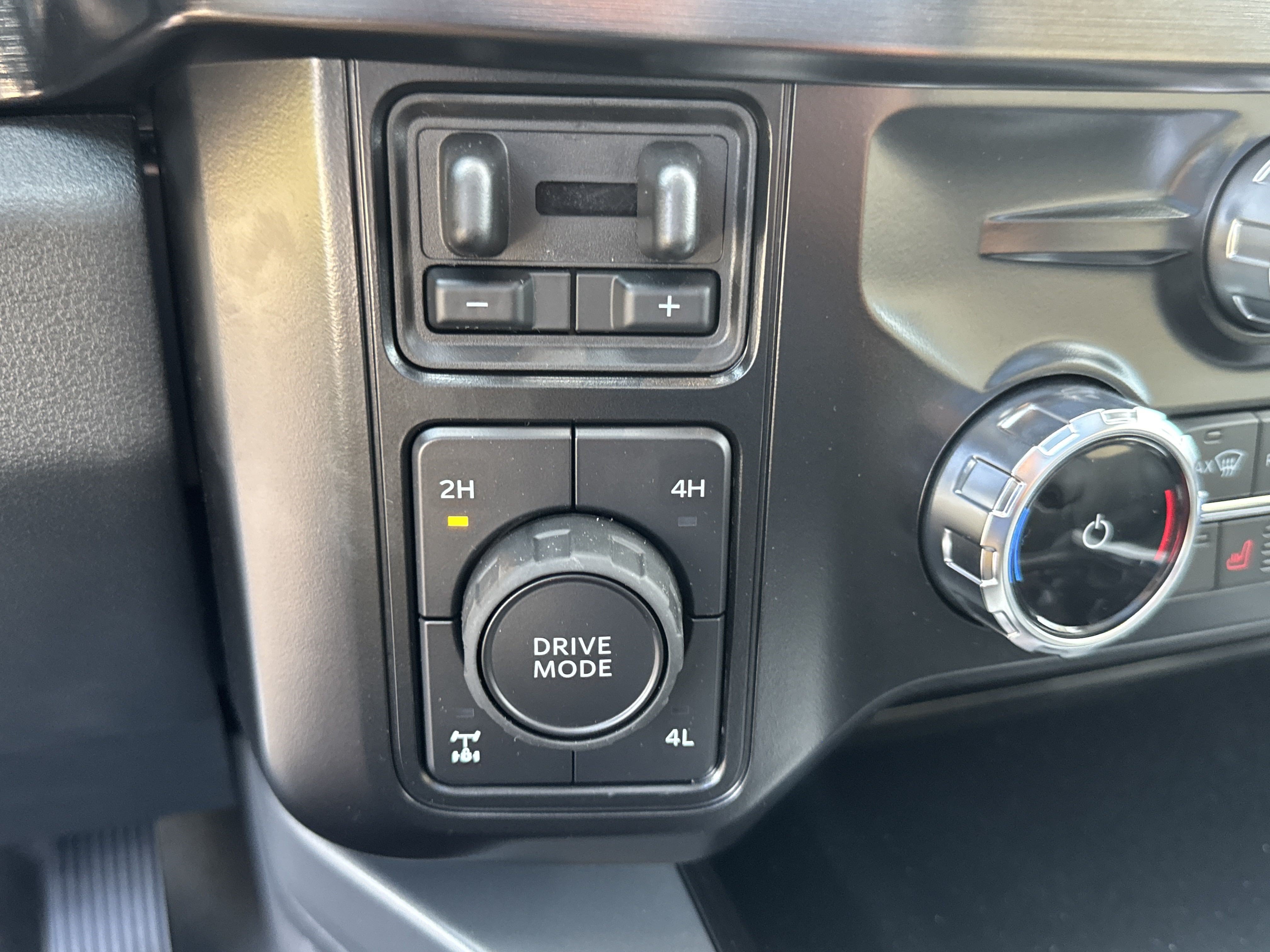 New 2025 Ford F250 Lariat w/ Lariat Ultimate Package AWD/4WD image 32