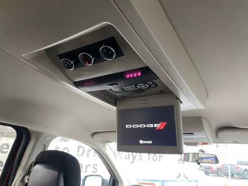 Used 2014 Dodge Grand Caravan SXT image 19