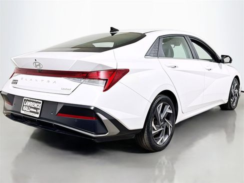 Used 2024 Hyundai Elantra Limited image 4