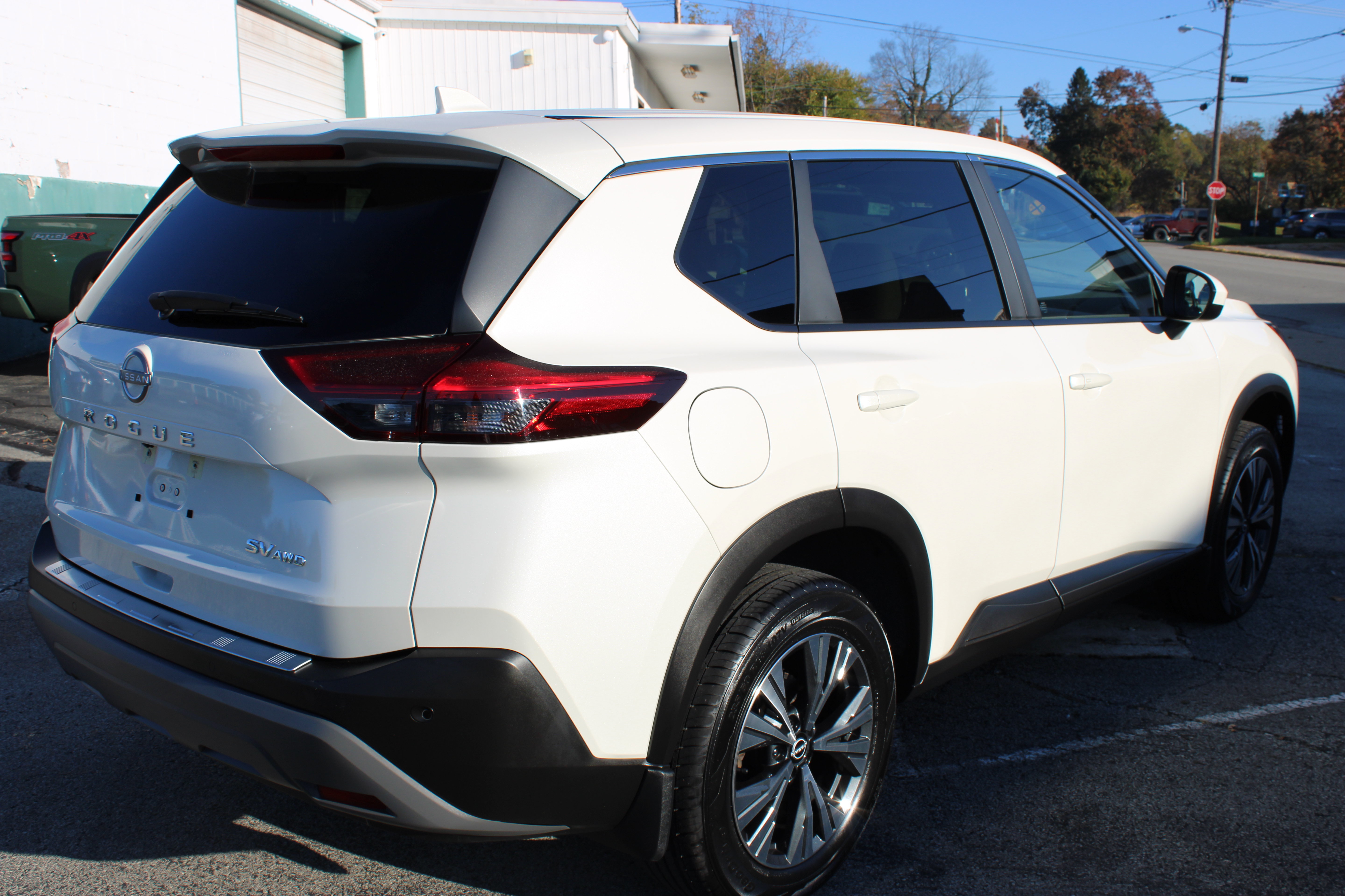 Used 2023 Nissan Rogue SV AWD/4WD image 6