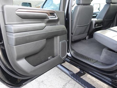 Used 2024 Chevrolet Silverado 2500 LT w/ Midnight Edition image 27