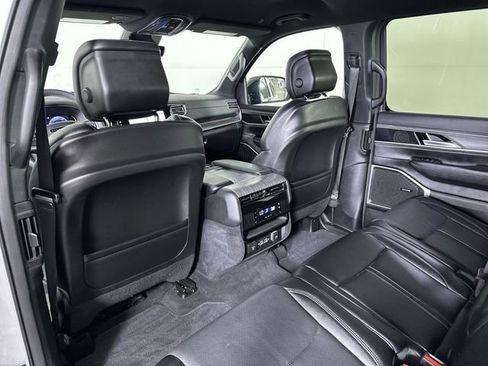 Used 2024 Jeep Wagoneer L Series III w/ Flexible Seating Group AWD/4WD image 22