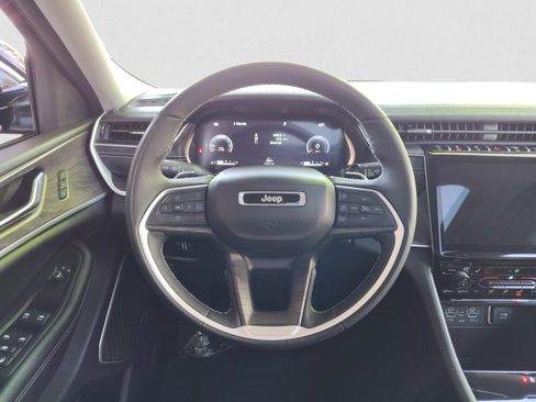 Used 2024 Jeep Grand Cherokee L Limited image 15