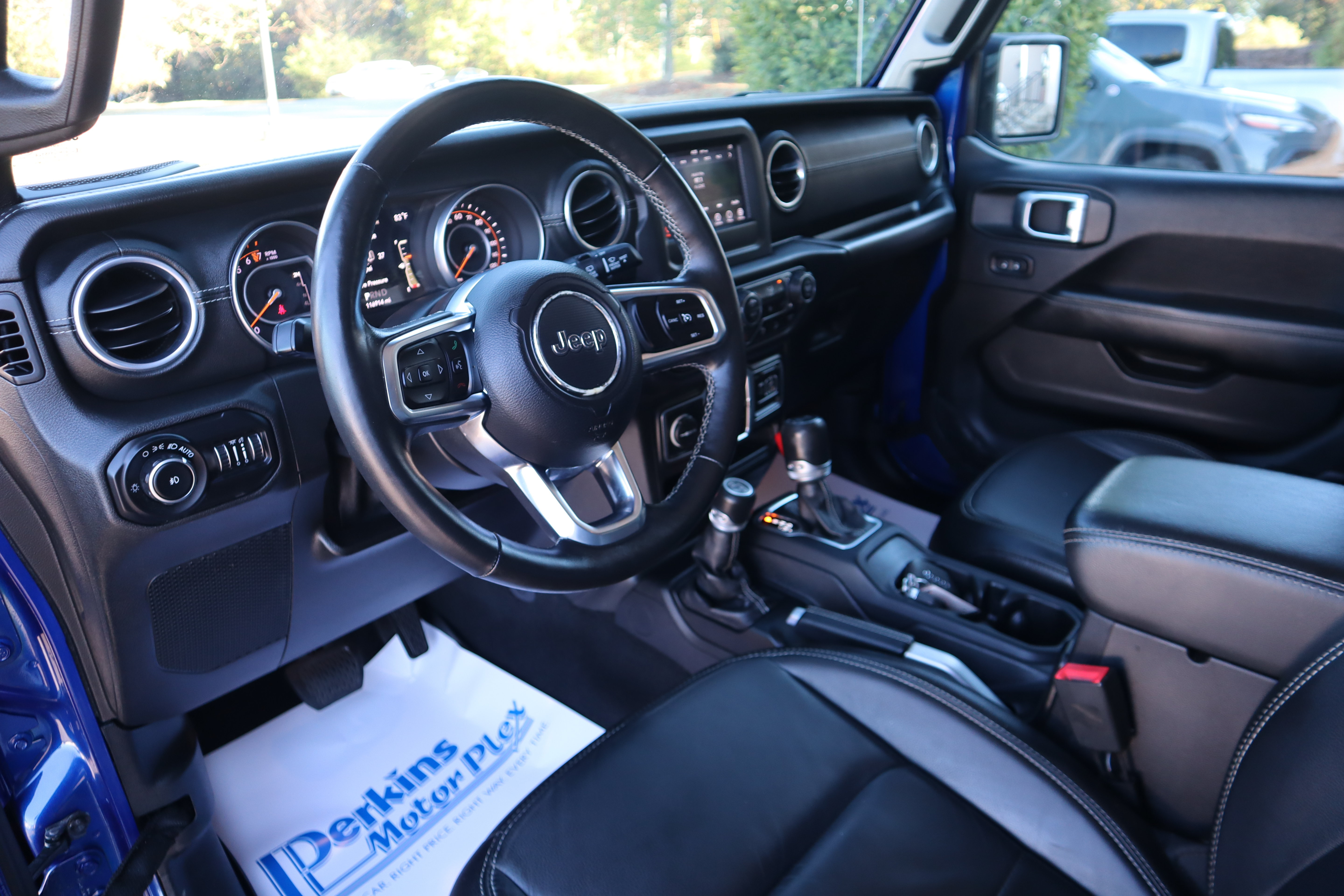 Used 2018 Jeep Wrangler Unlimited Sahara w/ Dual Top Group AWD/4WD image 24