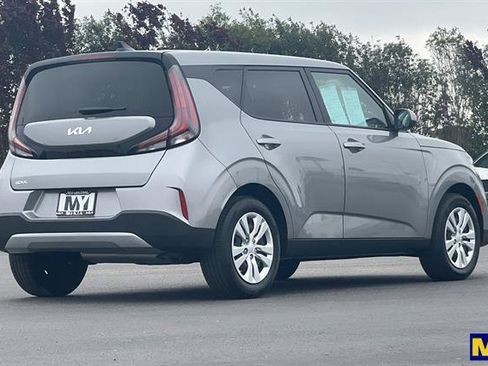 Used 2025 Kia Soul LX image 4