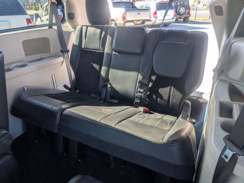 Used 2018 Dodge Grand Caravan SXT image 11