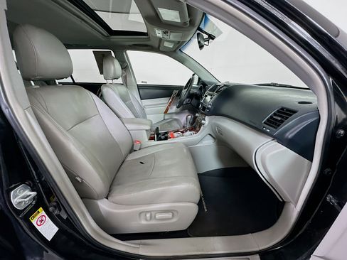 Used 2013 Toyota Highlander Limited image 31