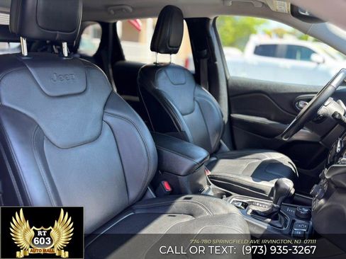 Used 2019 Jeep Cherokee Limited AWD/4WD image 13