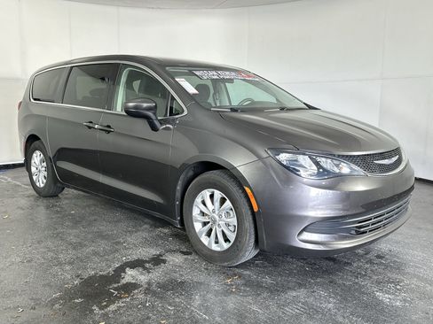 Used 2018 Chrysler Pacifica LX w/ Tire & Wheel Group image 2