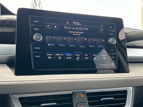 New 2025 Volkswagen Taos SE image 10