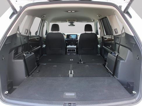 Used 2025 Volkswagen Atlas SE image 10