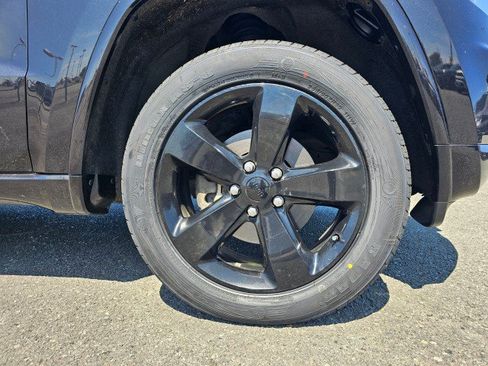 Used 2015 Jeep Grand Cherokee Laredo w/ Security & Convenience Group AWD/4WD image 9