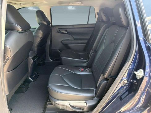 Used 2021 Toyota Highlander XLE FWD image 22