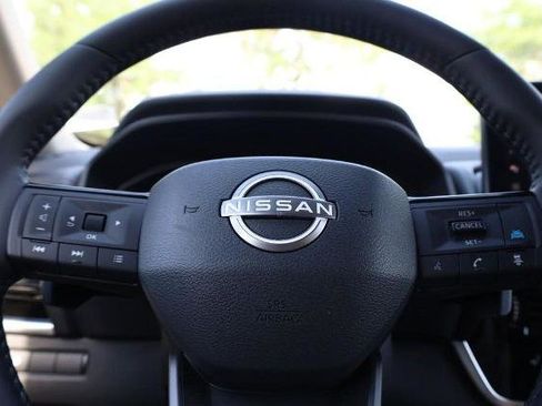 Certified 2025 Nissan Rogue SL AWD/4WD image 9