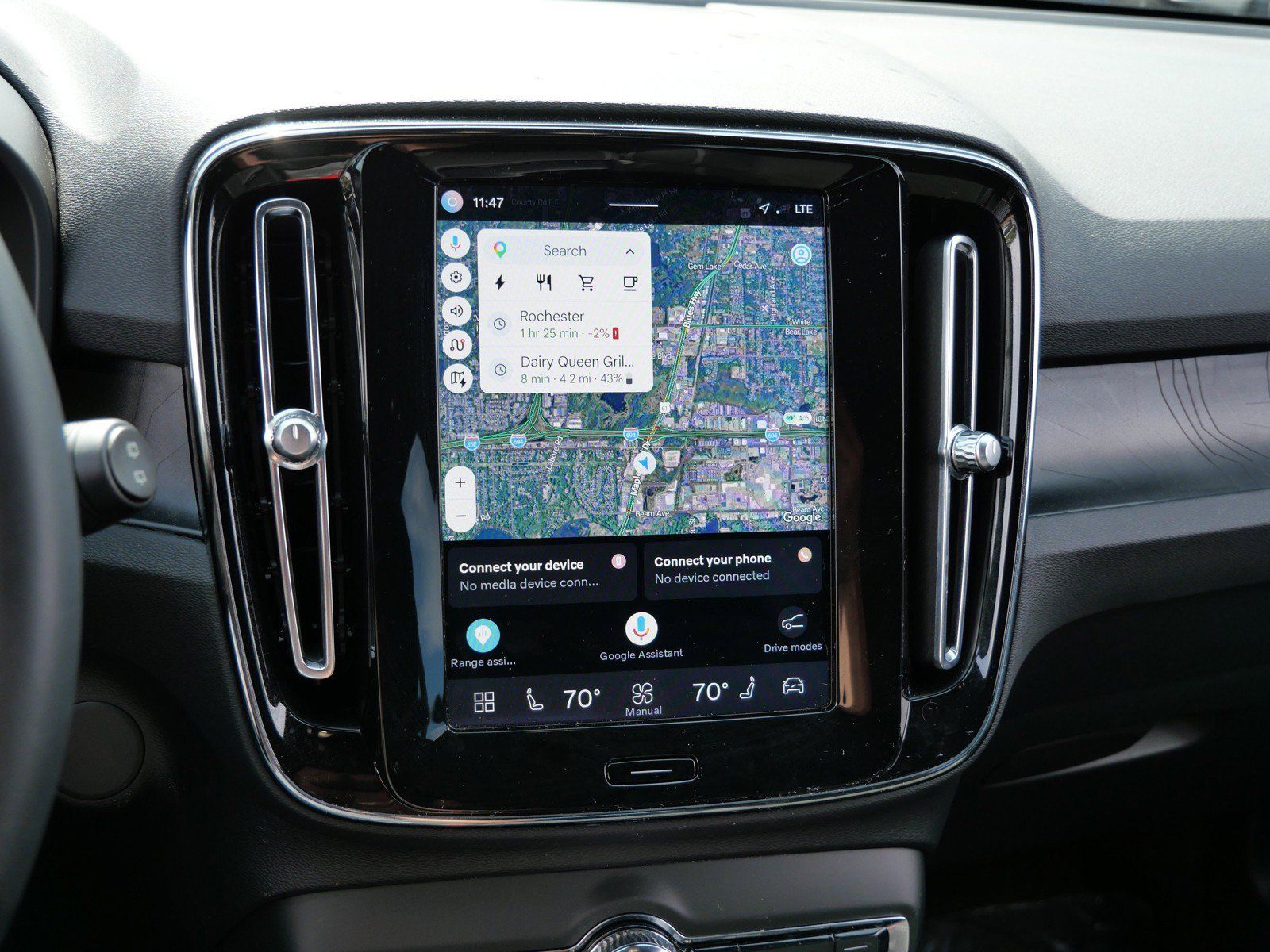 Used 2023 Volvo XC40 Recharge Plus w/ Protection Package Premier AWD/4WD image 18