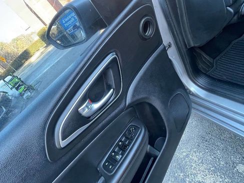 Used 2015 Chrysler 200 Limited image 13