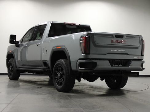 Used 2024 GMC Sierra 3500 AT4 w/ AT4 Premium Plus Package AWD/4WD image 6