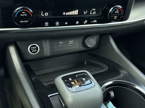 Used 2023 Nissan Rogue SV image 19