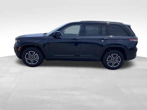 New 2024 Jeep Grand Cherokee Trailhawk w/ Luxury Tech Group III image 2