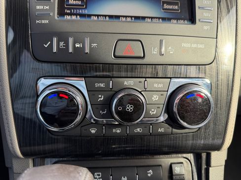 Used 2017 Chevrolet Traverse Premier image 11