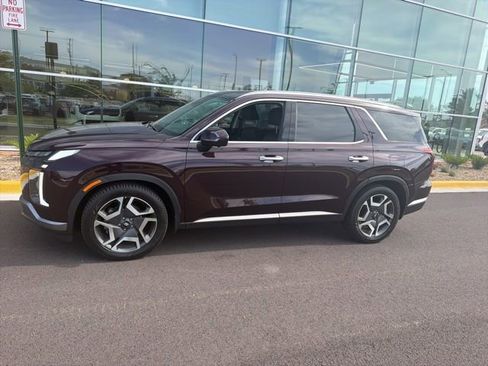 Used 2023 Hyundai Palisade Limited AWD/4WD image 3