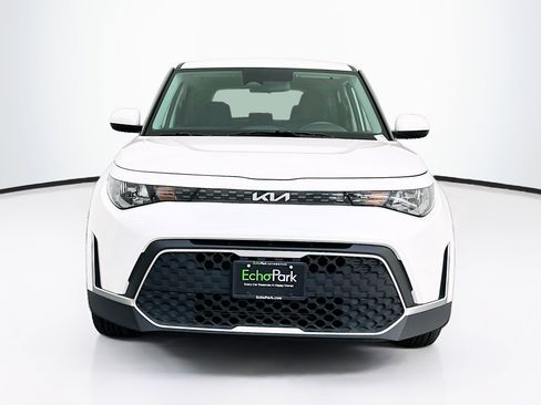 Used 2025 Kia Soul LX w/ LX Technology Package FWD image 2