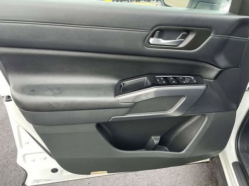 Used 2022 Nissan Pathfinder SL image 13