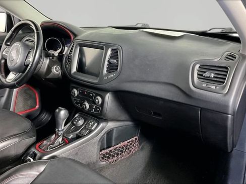 Used 2020 Jeep Compass Trailhawk AWD/4WD image 25
