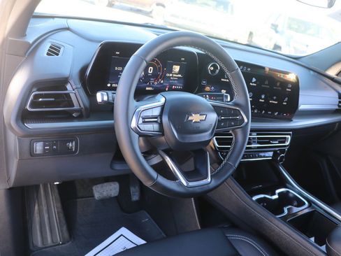 Used 2025 Chevrolet Traverse LT image 15