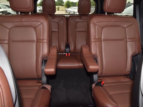 New 2026 Lincoln Aviator Reserve w/ Jet Appearance Package RWD image 21