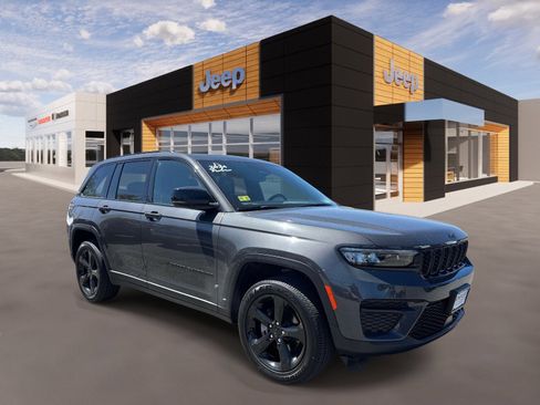 Certified 2024 Jeep Grand Cherokee Altitude AWD/4WD image 1