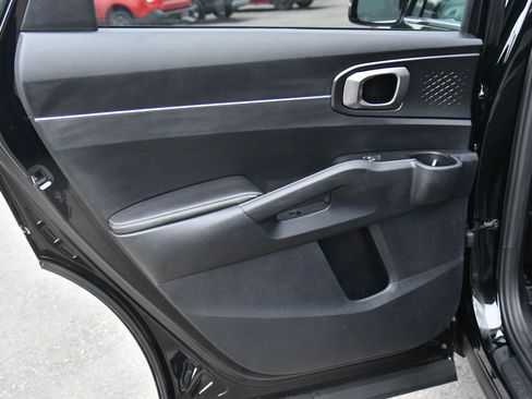 Used 2023 Kia Sorento LX image 31