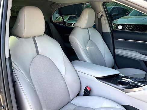 Used 2023 Toyota Camry XSE FWD image 6