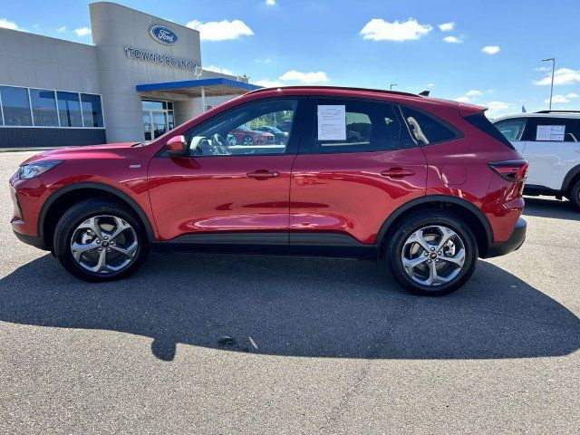 Used 2025 Ford Escape ST-Line Select AWD/4WD image 9