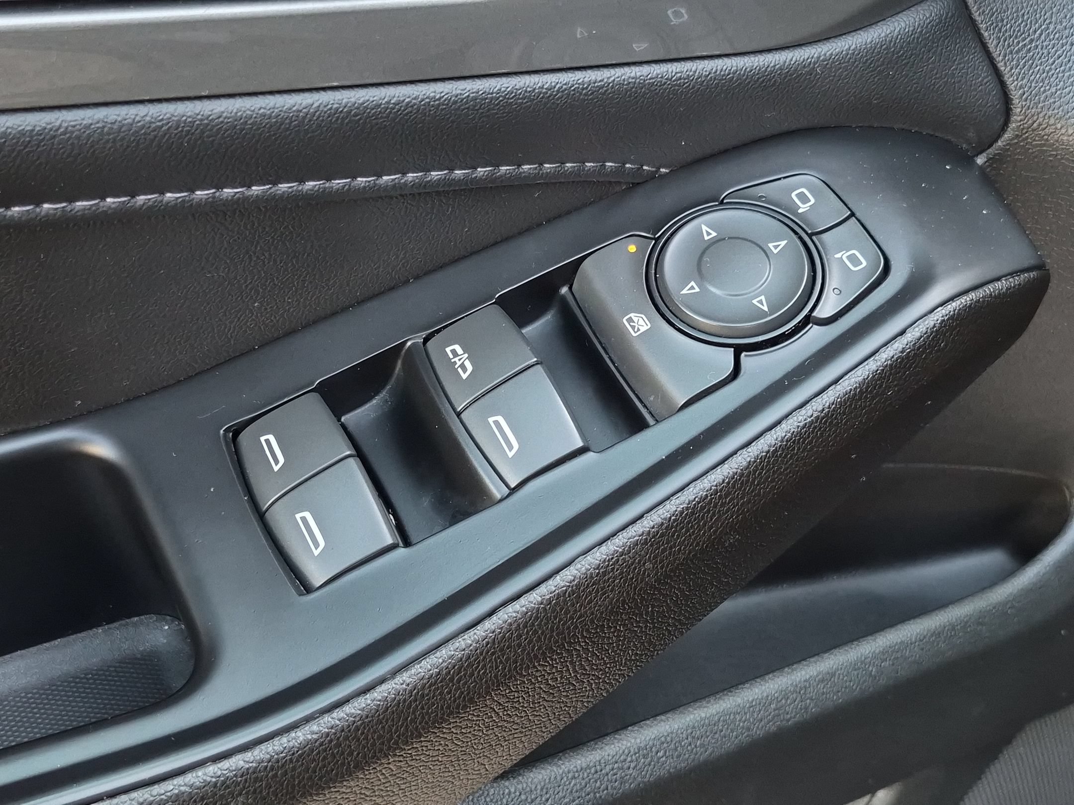 Used 2023 Chevrolet Traverse LT w/ LPO, Floor Liner Package FWD image 11