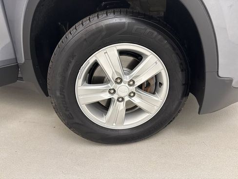 Used 2020 Chevrolet Trax LT AWD/4WD image 25