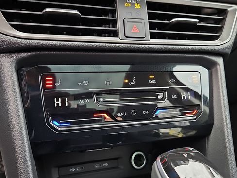 New 2026 Volkswagen Taos SE FWD image 14